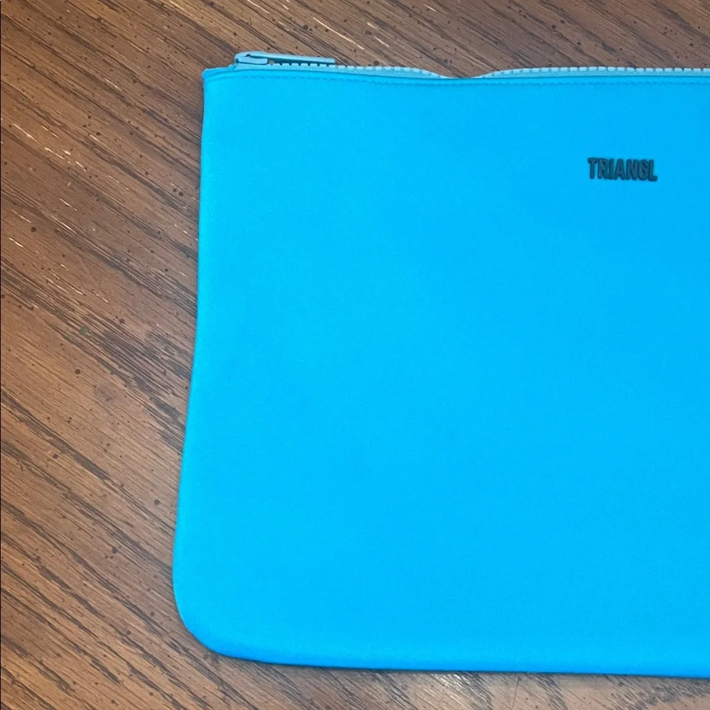 Triangl Santa Rosa blue neoprene zip pouch - Picture 2 of 9